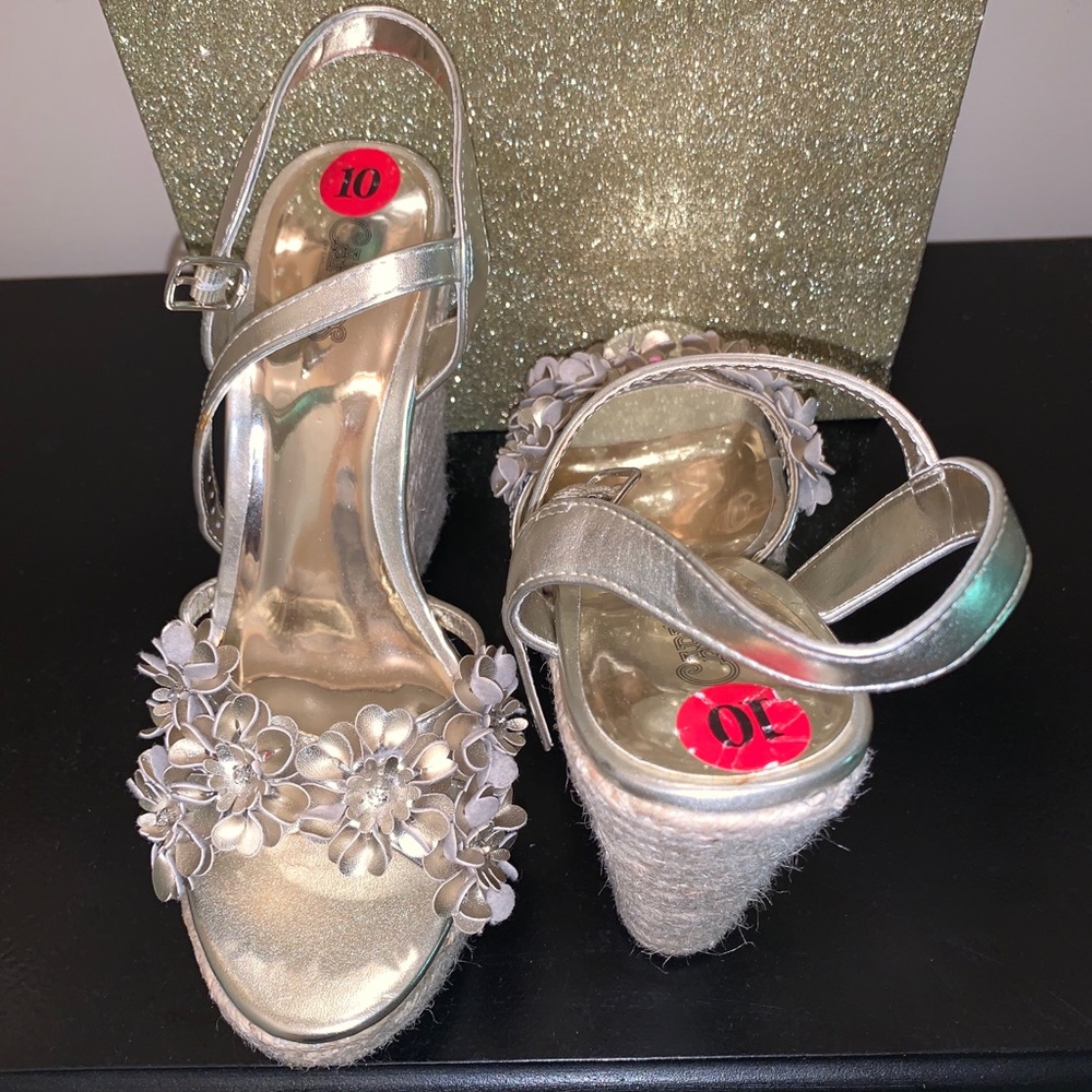 Gold Carlos wedges